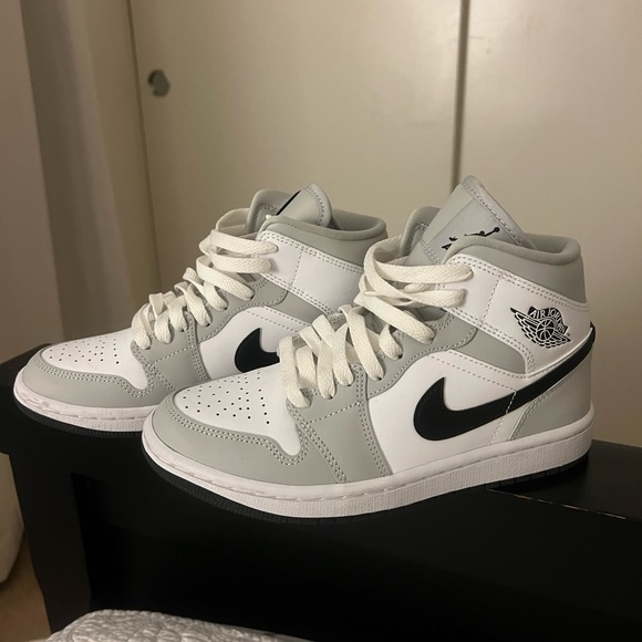 Air Jordan 1 mid smoke grey - Picture 4 of 10